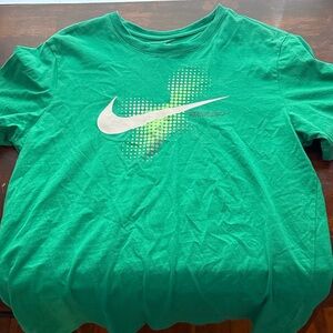 Nike Green mens Graphic Tee - White Swoosh